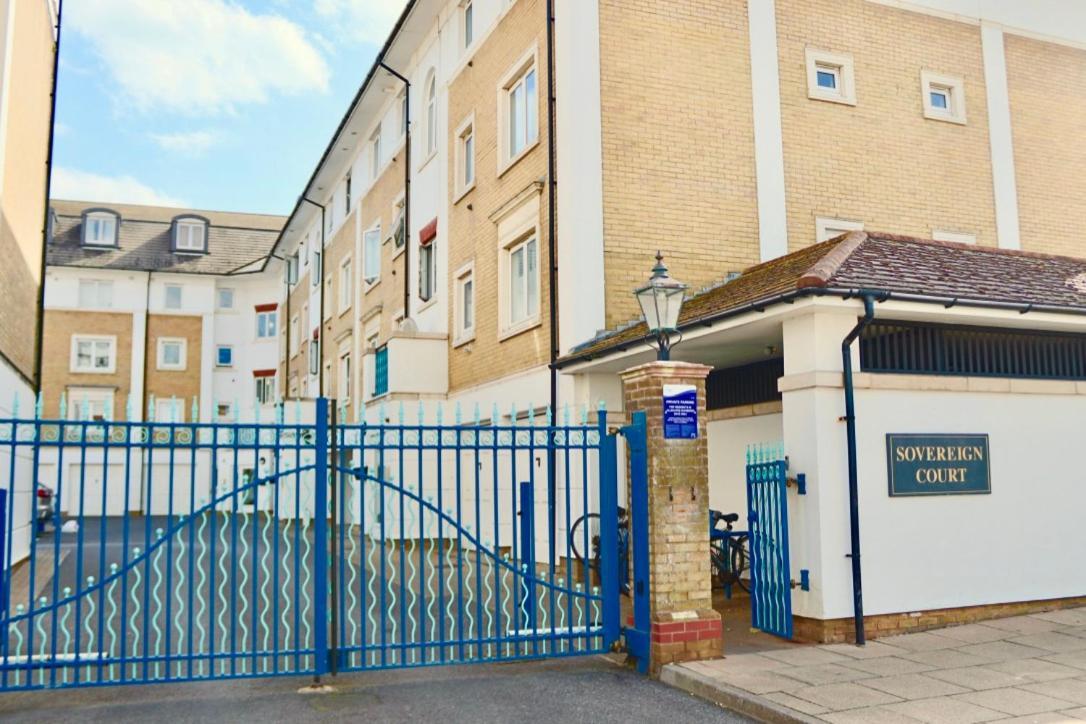 Marina Living With Parking, Balcony, Quiet And Secure Apartment Brighton Luaran gambar