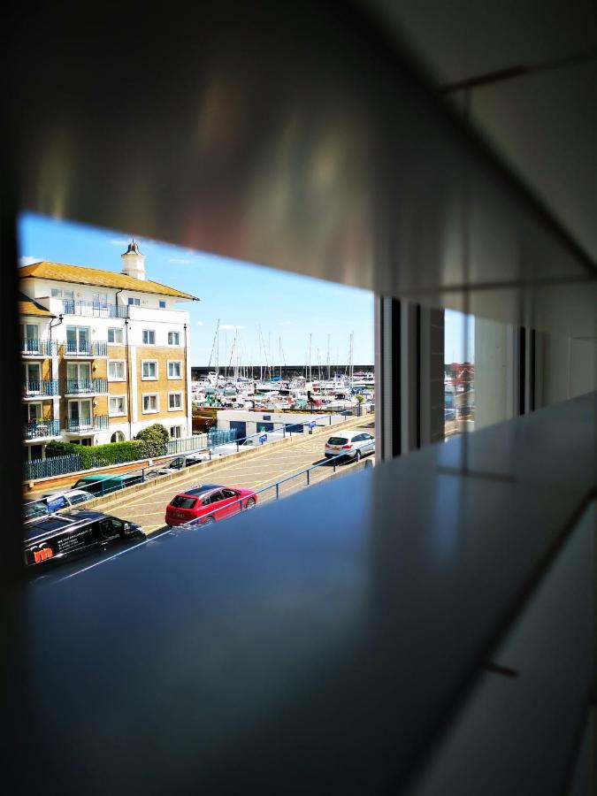 Marina Living With Parking, Balcony, Quiet And Secure Apartment Brighton Luaran gambar