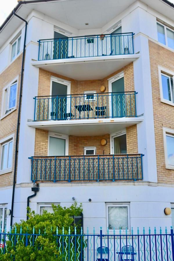 Marina Living With Parking, Balcony, Quiet And Secure Apartment Brighton Luaran gambar